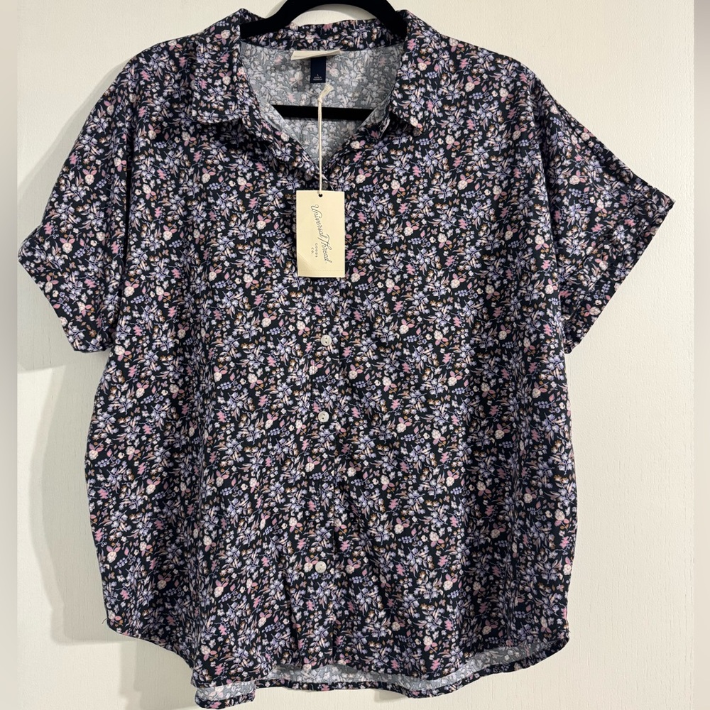 Floral Print Universal Threads Women's Top. Size large!